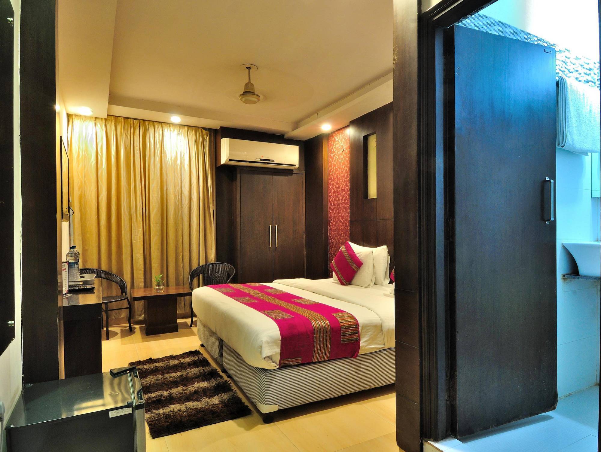 호텔 쉘톤 뉴델리 외부 사진